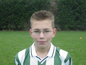 THIJS van der VEN JARIG OP: 3 mei 1990. HOBBY&#39;S: Voetballen en dieren. SCHOOL: Dr. Knippenbergcollege BROERS/ZUSSEN: Broer Roy en zusje Inge - thijs1